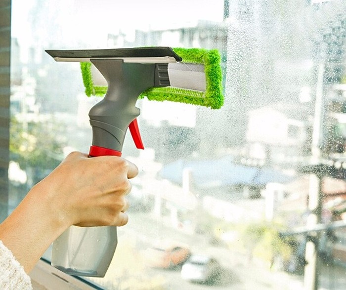 Window wiper with squeegee spray bottle window cleaning spray marine window wiper glass cleaning