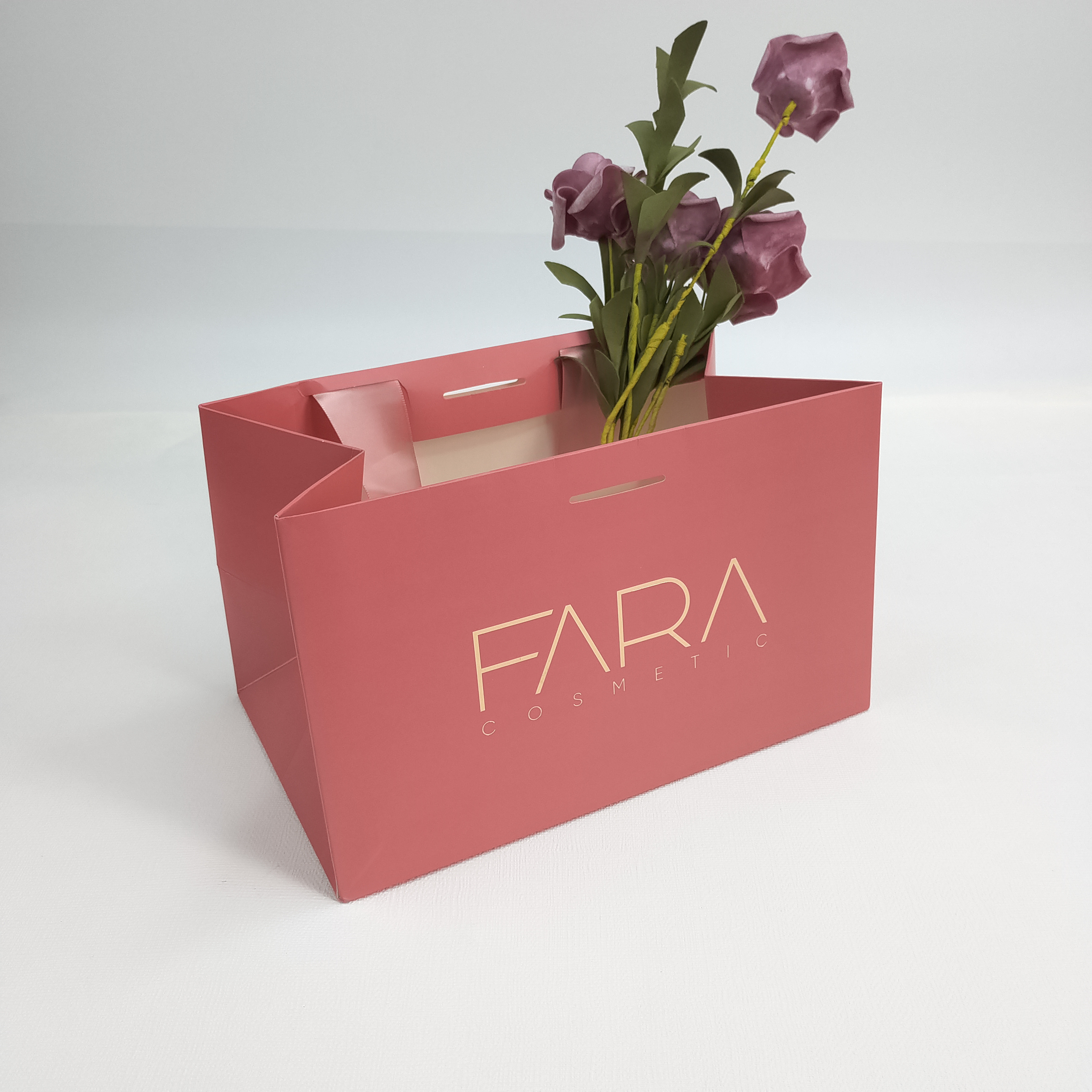 Custom Made Printed Logo Jewelry Packaging Kraft Shopping Paper Bag With Ribbon Handles Gold Foil Pink Gift Paper Bag