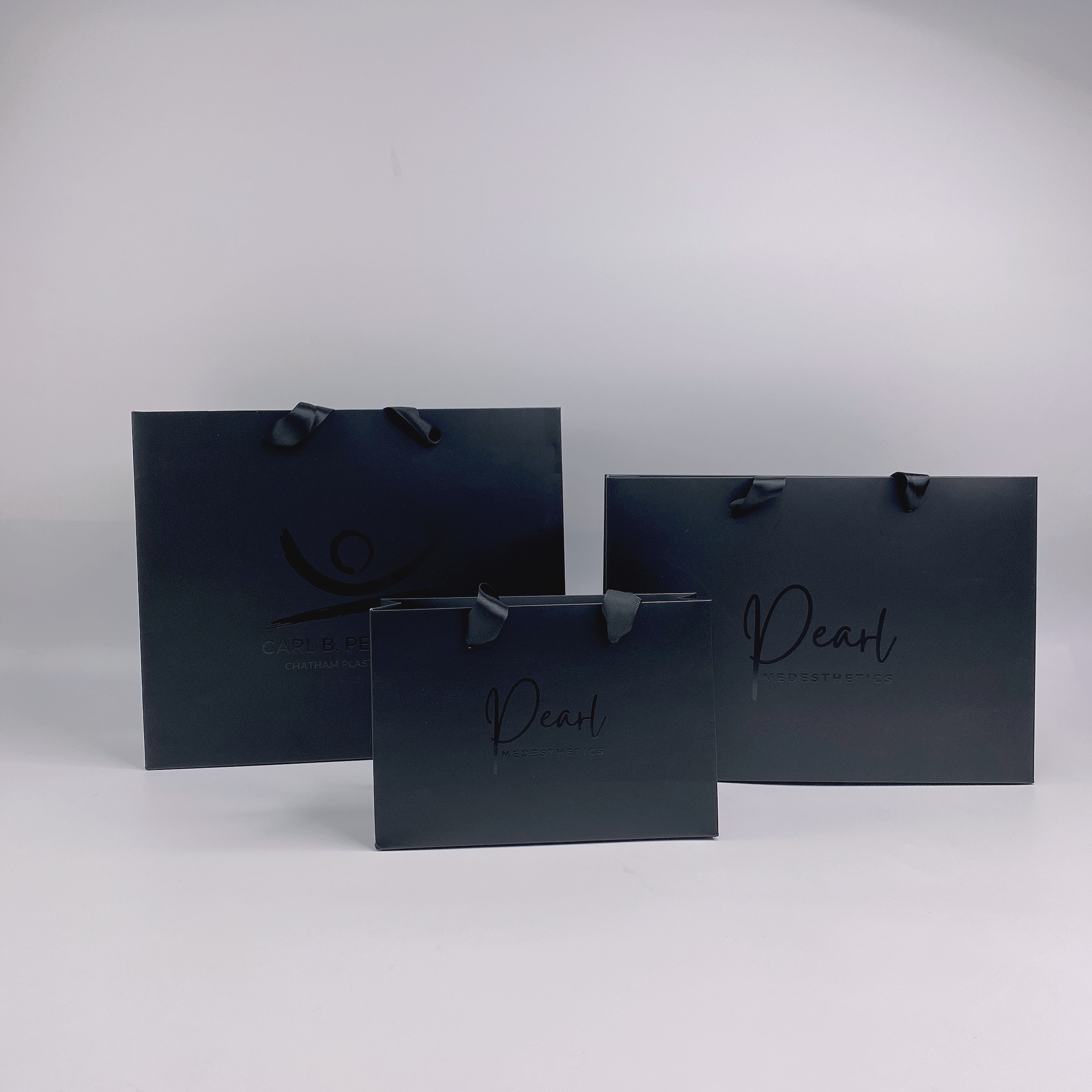 Wholesale custom printed black  luxury shopping gift paper bag with handle and bow ,luxury paper bags with your own logo