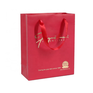 A4 Size Cosmetic Boutique Gift Ribbon Gold Foiled Red Printed Customize Small Paper Bag