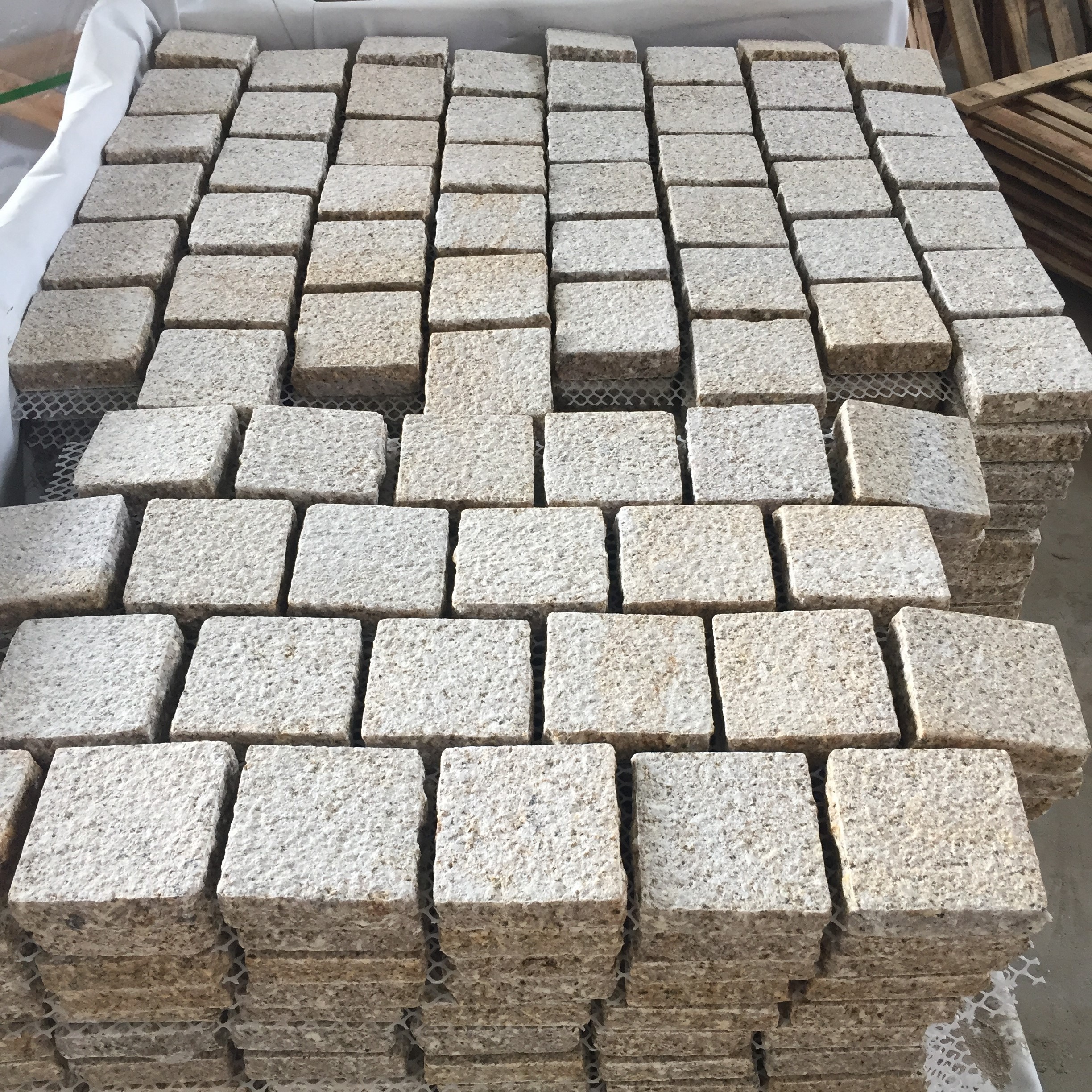 Natural Cube Stone Pavers Yellow Granite Cobble Stone For Driveway Paving