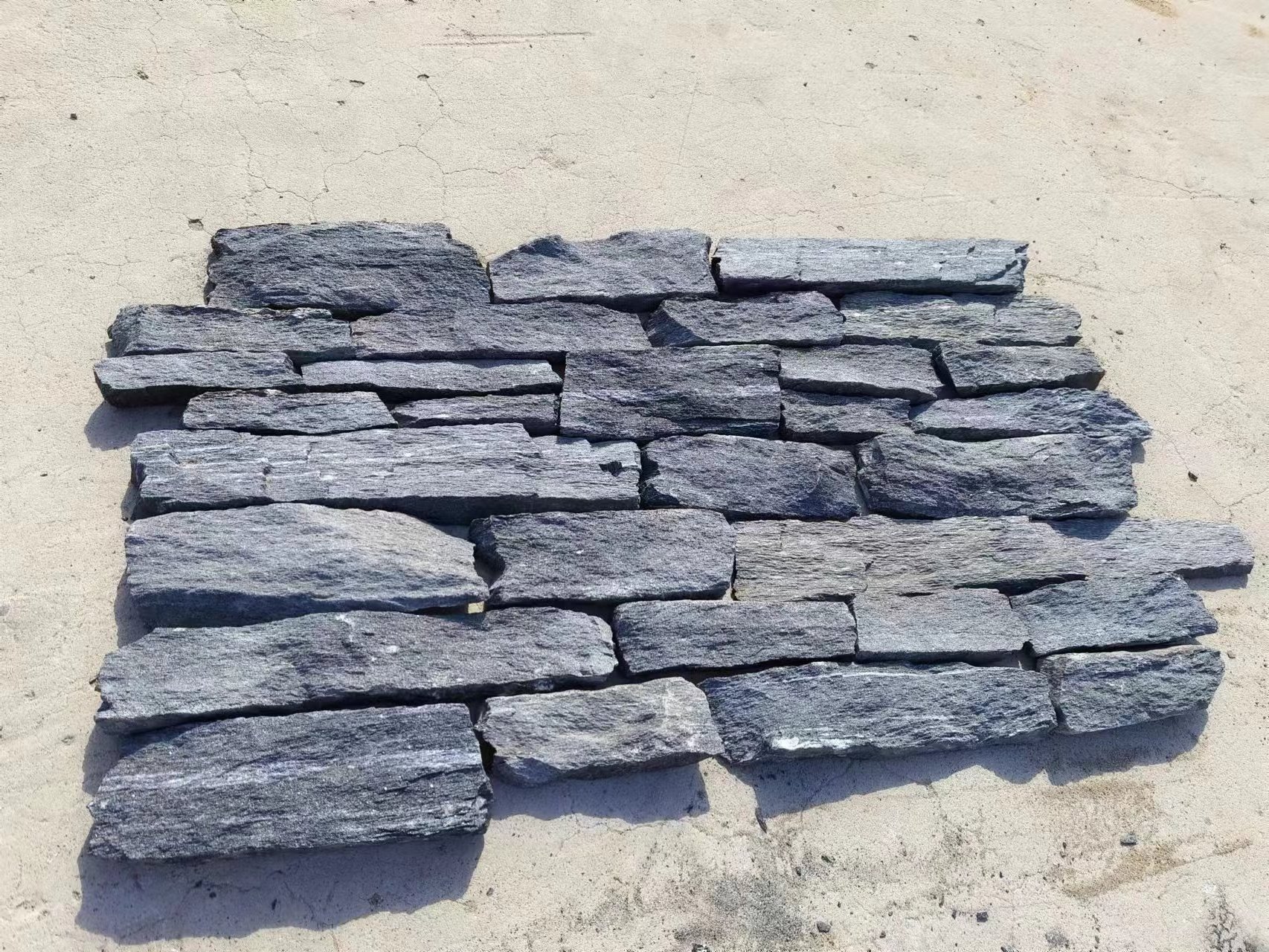 Natural Charcoal Black Quartz Ledge Stone  Quartzite Ledgestone Loose Format Masonry Wall Stone Cladding Veneer