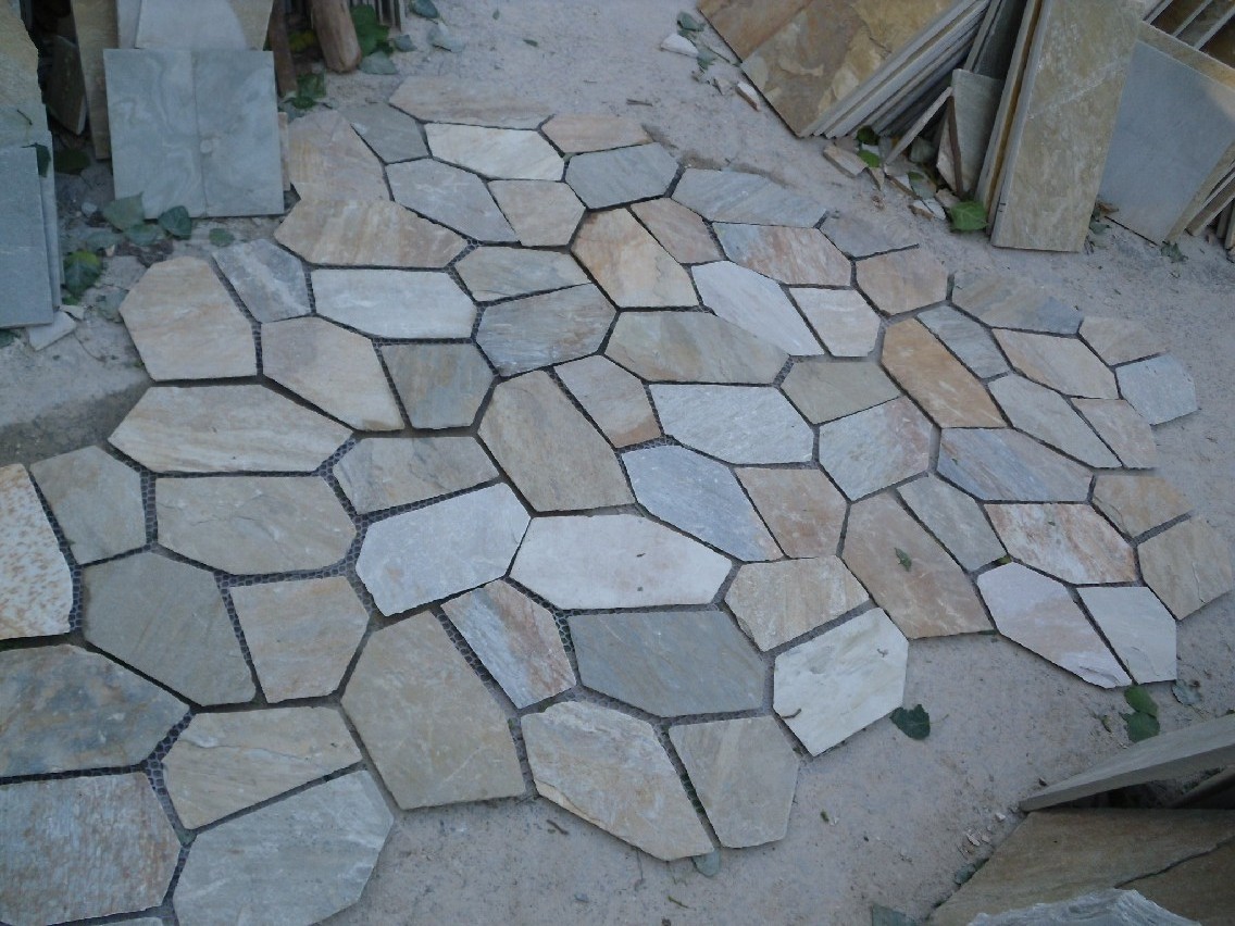 Wholesale Natural Rusty Slate Stone Crazy Tiles Stepping Stone On Mesh For Outdoor Paving