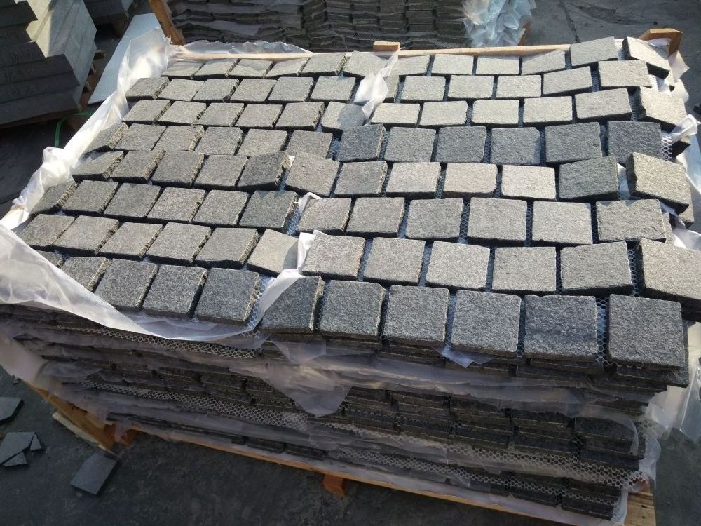 Natural Cube Stone Black Pearl Basalt Cobblestone Tiles on Mesh For Outdoor Paving