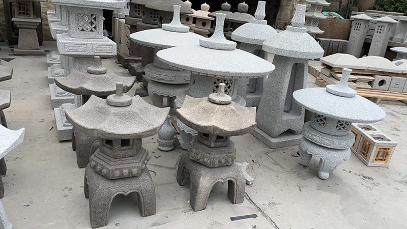 Hand Carved Japanese Garden Stone Statue Antique Granite Lanterns For Outdoor Ornaments