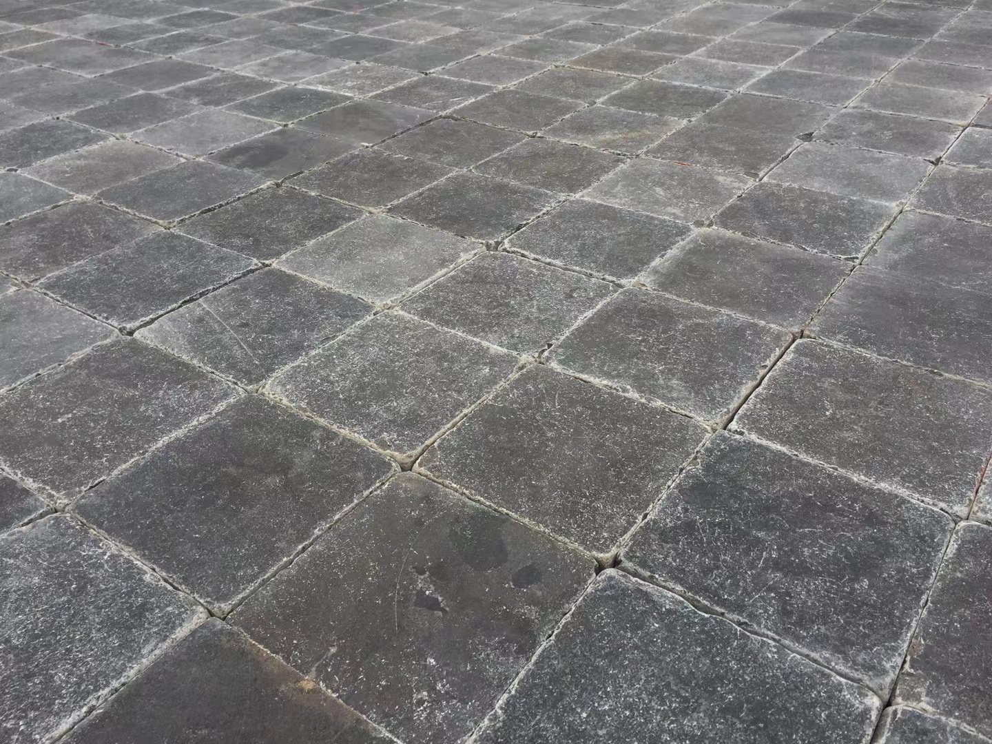 Factory Direct Price China Dark Bluestone Pavers Tumbled Paving Dark Blue Stone Limestone