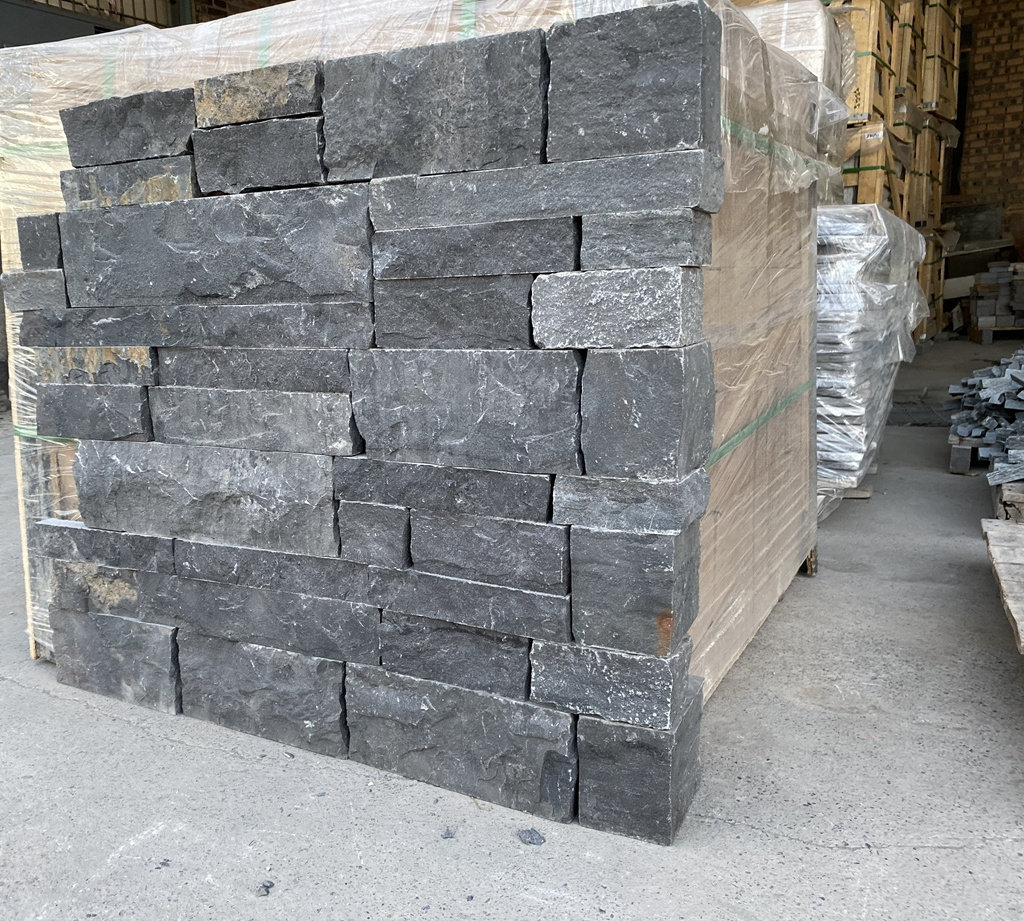 Natural Rock Face Black Limestone Ashler Stone Bricks For Wall Cladding Home Decor