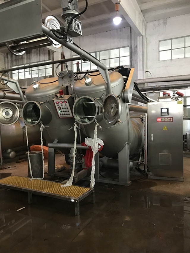 Dyeing machine for fabric