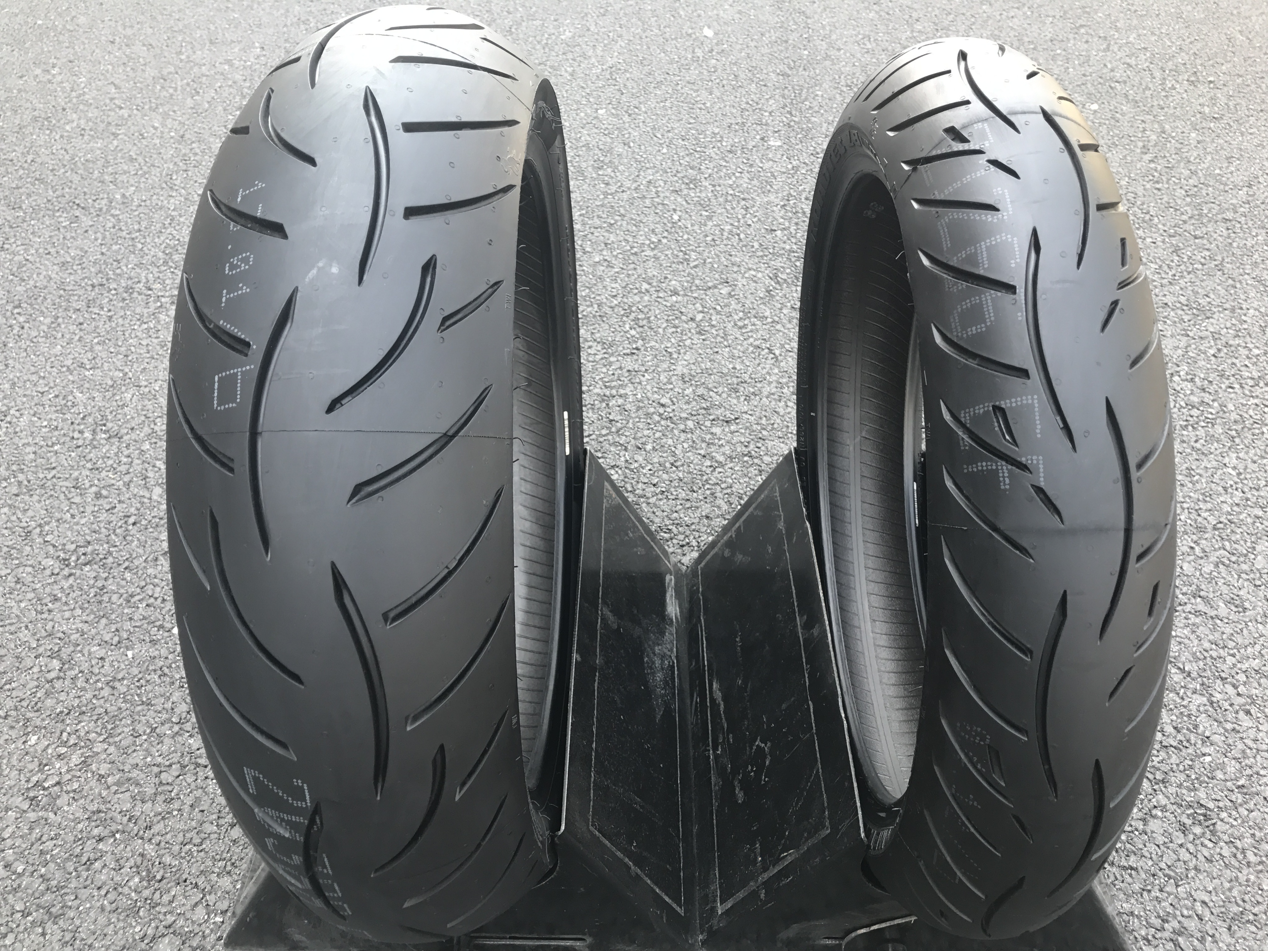 High performance and security Motorcycle Tire 17inch tubeless tire