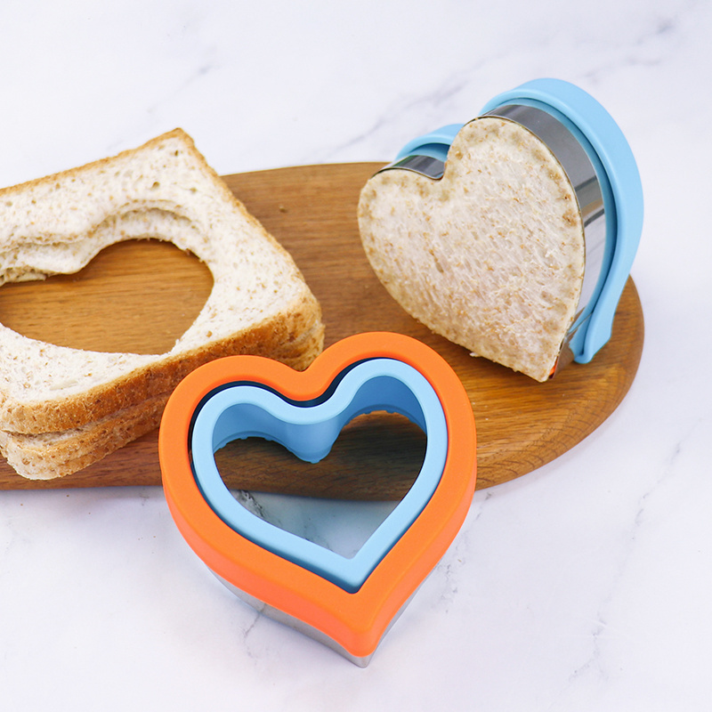 Practical DIY Cookie Bread Cutters Heart Shape Plastic and Stainless Steel Bread Sandwich Cutter and Sealer