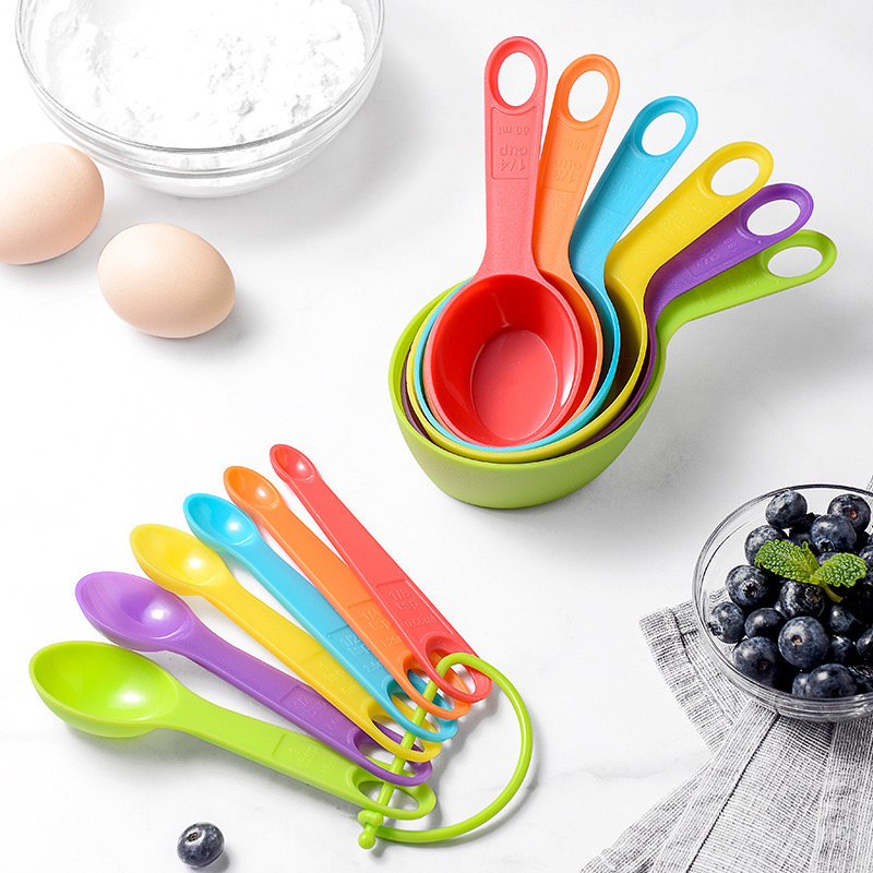 Eco Friendly Kitchen Baking Measuring Tools 12 Piece Oval Shape Plastic Random Colorful Measuring Cups and Spoons Set