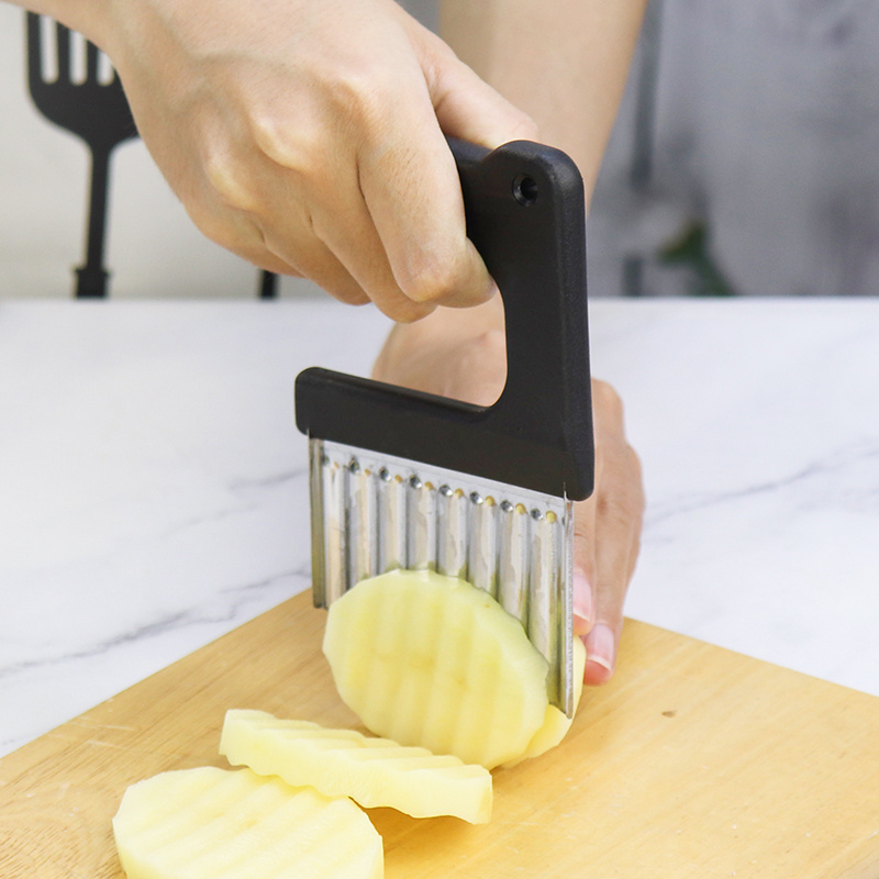 Kitchen Tool Manual Potato Cutter Stainless Steel Crinkle Cutting Knife with Plastic Handle