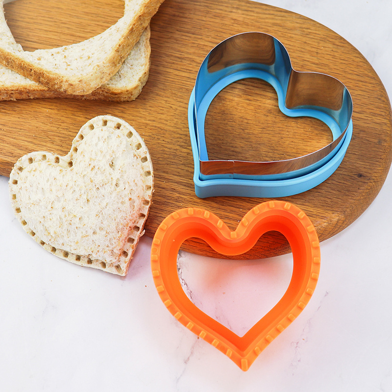 Practical DIY Cookie Bread Cutters Heart Shape Plastic and Stainless Steel Bread Sandwich Cutter and Sealer