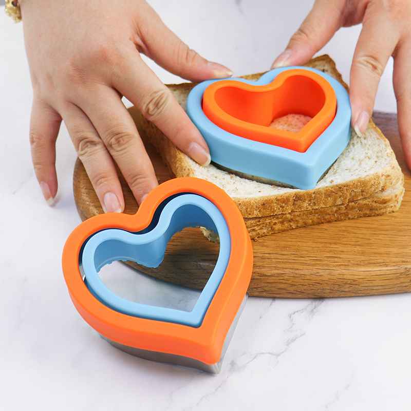 Practical DIY Cookie Bread Cutters Heart Shape Plastic and Stainless Steel Bread Sandwich Cutter and Sealer