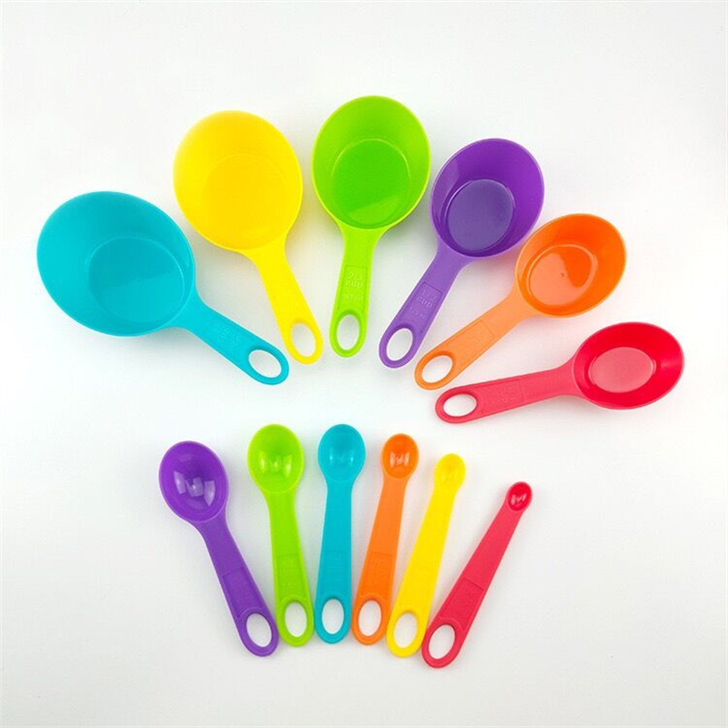 Eco Friendly Kitchen Baking Measuring Tools 12 Piece Oval Shape Plastic Random Colorful Measuring Cups and Spoons Set