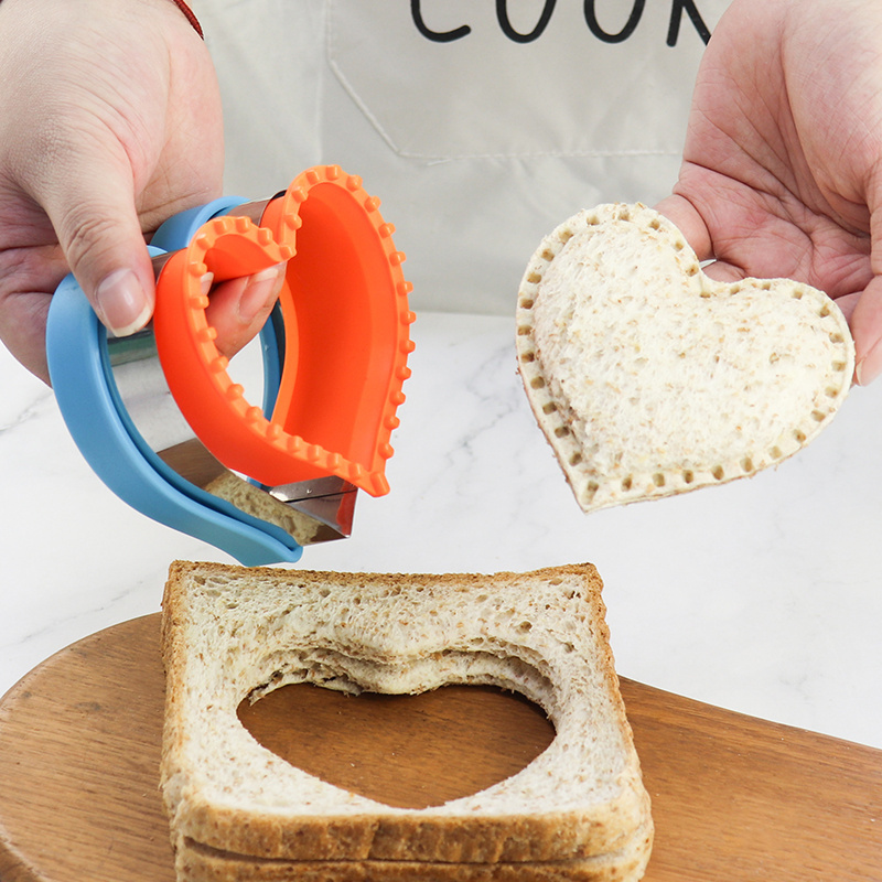 Practical DIY Cookie Bread Cutters Heart Shape Plastic and Stainless Steel Bread Sandwich Cutter and Sealer