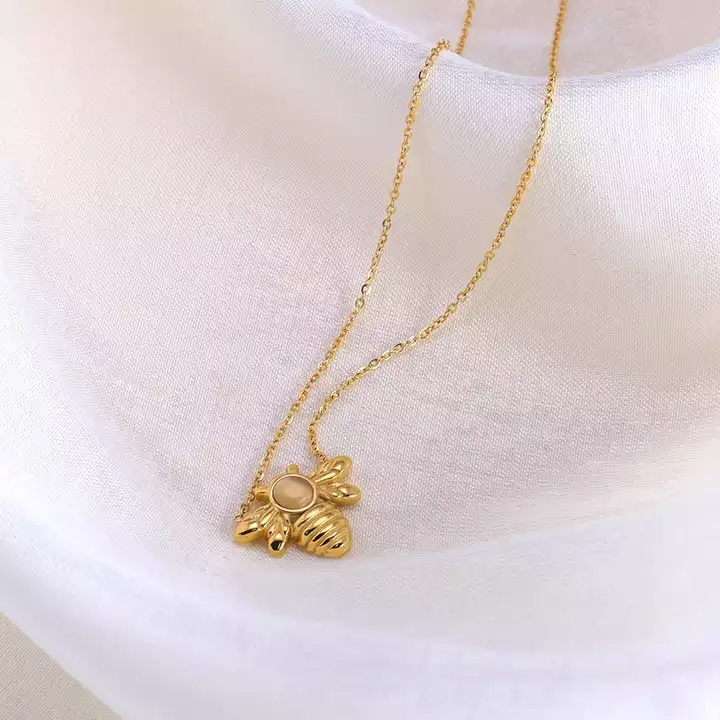 New Honey Bee Charm Necklace Ladies Jewelry Waterproof 18K Gold Plated Stainless Steel Tiny Cute Opal Bee Shape Pendant Necklace