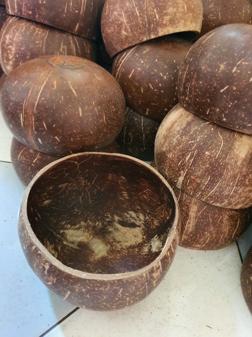 Cheap Price Bulk Natural Coconut Shell Bowl/ Shell Bowl Coconut With Customized Design and Engraved logo