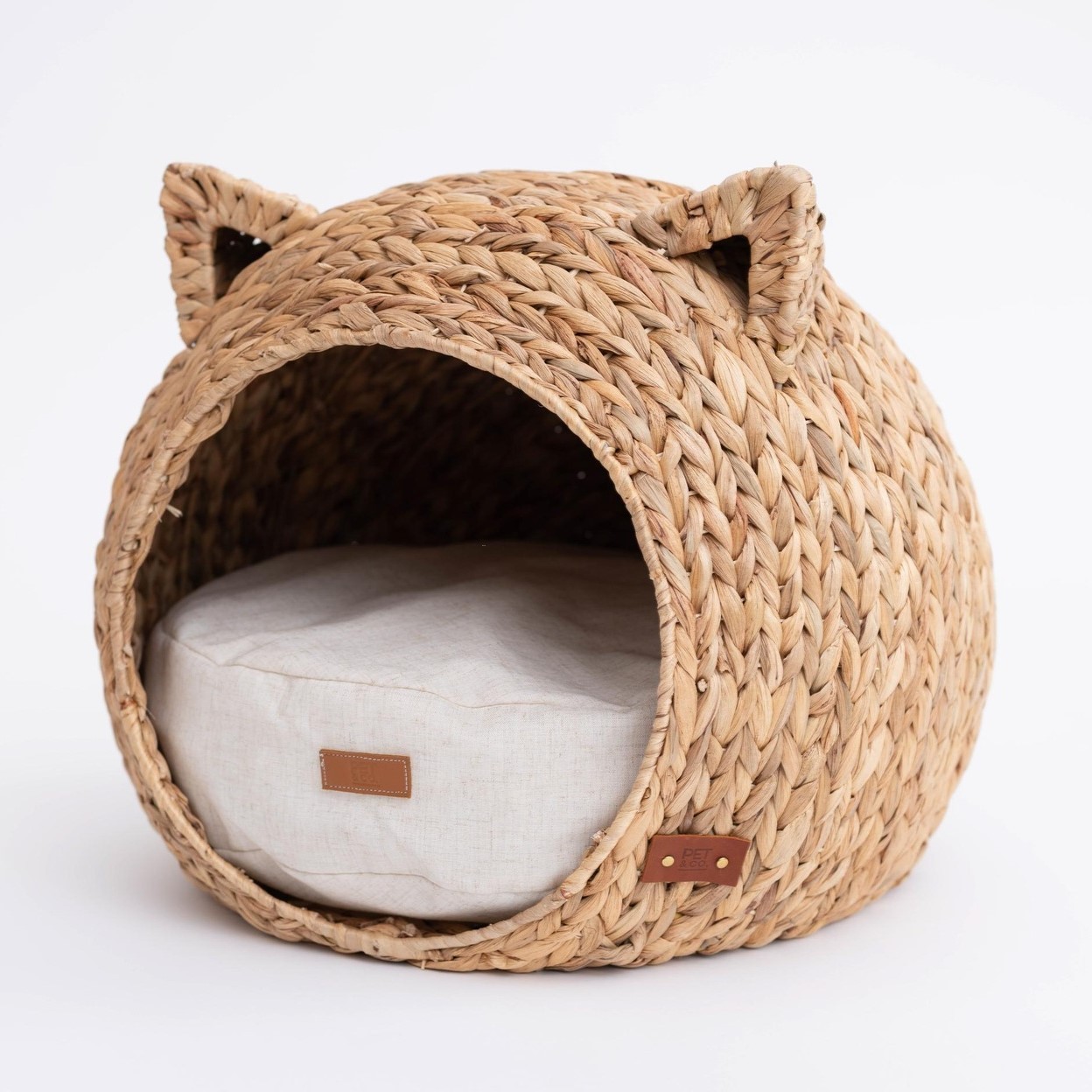 New animal pets accessories cat shaped pet bed eco friendly products water hyacinth cats cave sleeping beds