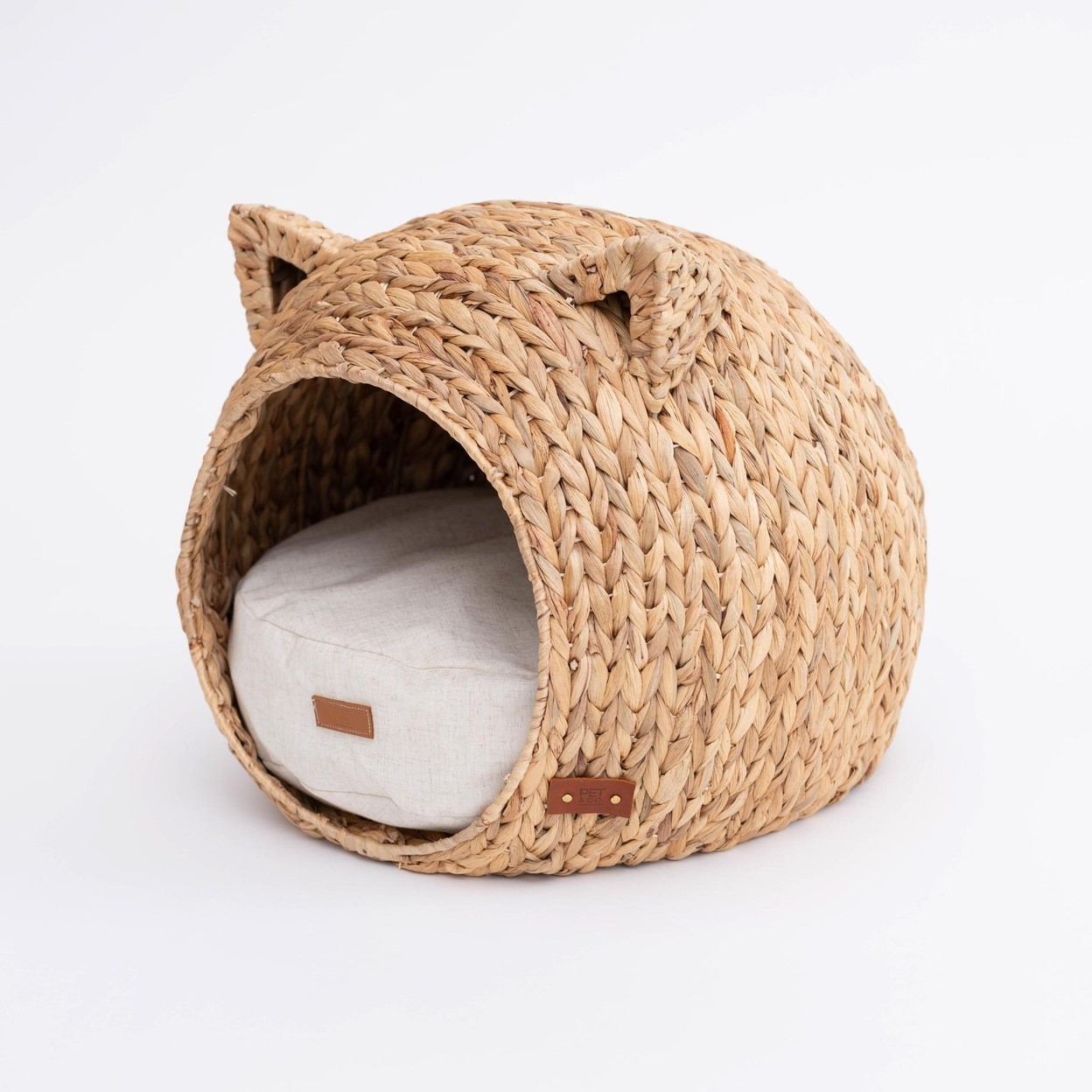 New animal pets accessories cat shaped pet bed eco friendly products water hyacinth cats cave sleeping beds