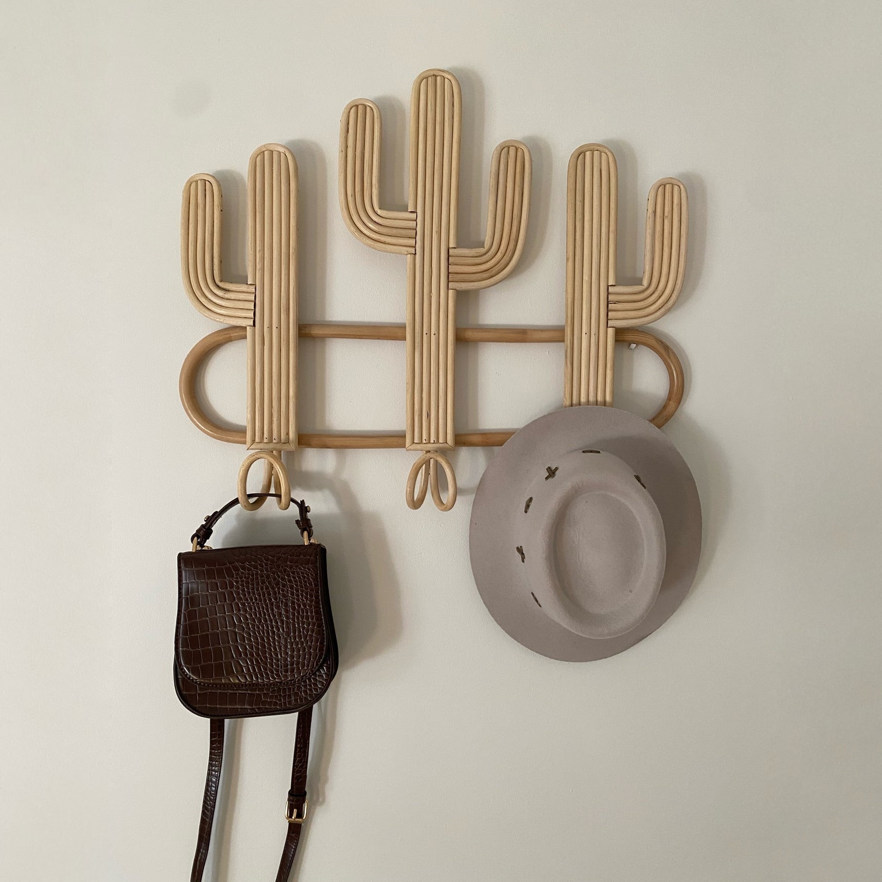 New design wall mounted wooden coat rack hanger hooks for coats clothes rattan wall-hanging hook