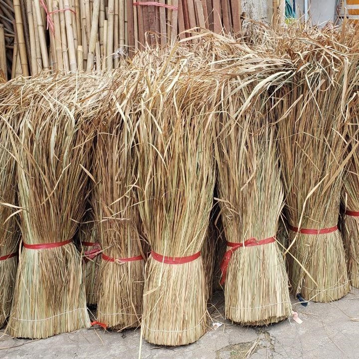 Natural grass roll from Vietnam supplier palm leaf roofs bulk quantity straw thatched roofing for gazebo