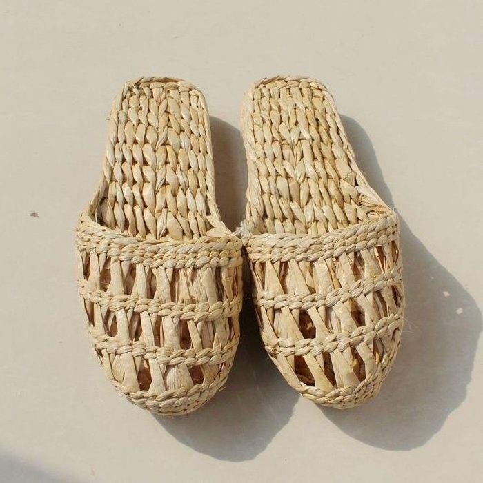 Sustainable high quality cheapest price wholesale lady slippers natural slipper shoes for women water hyacinth flipflops