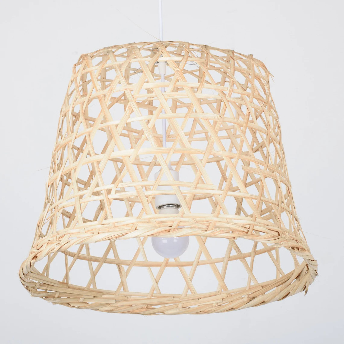 Manufacturer Vietnamese handmade bamboo ceiling lamps rattan pendant lamp light new designs to export