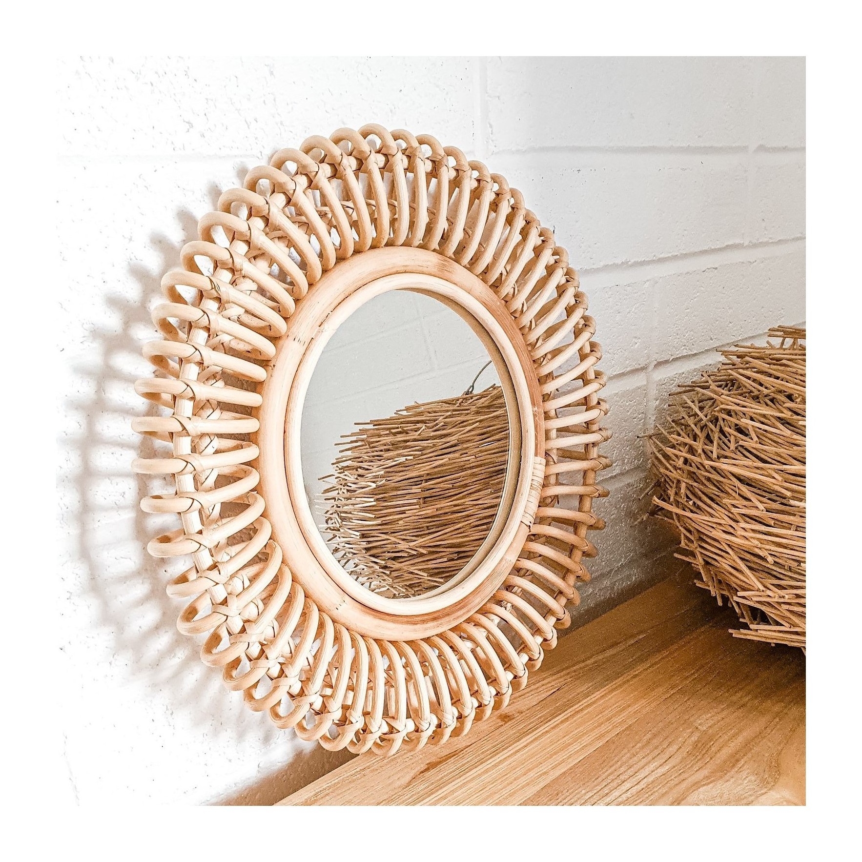 Custom sizes handcrafted natural mirrors with logo circle round shape wall hanging mirror room decorations