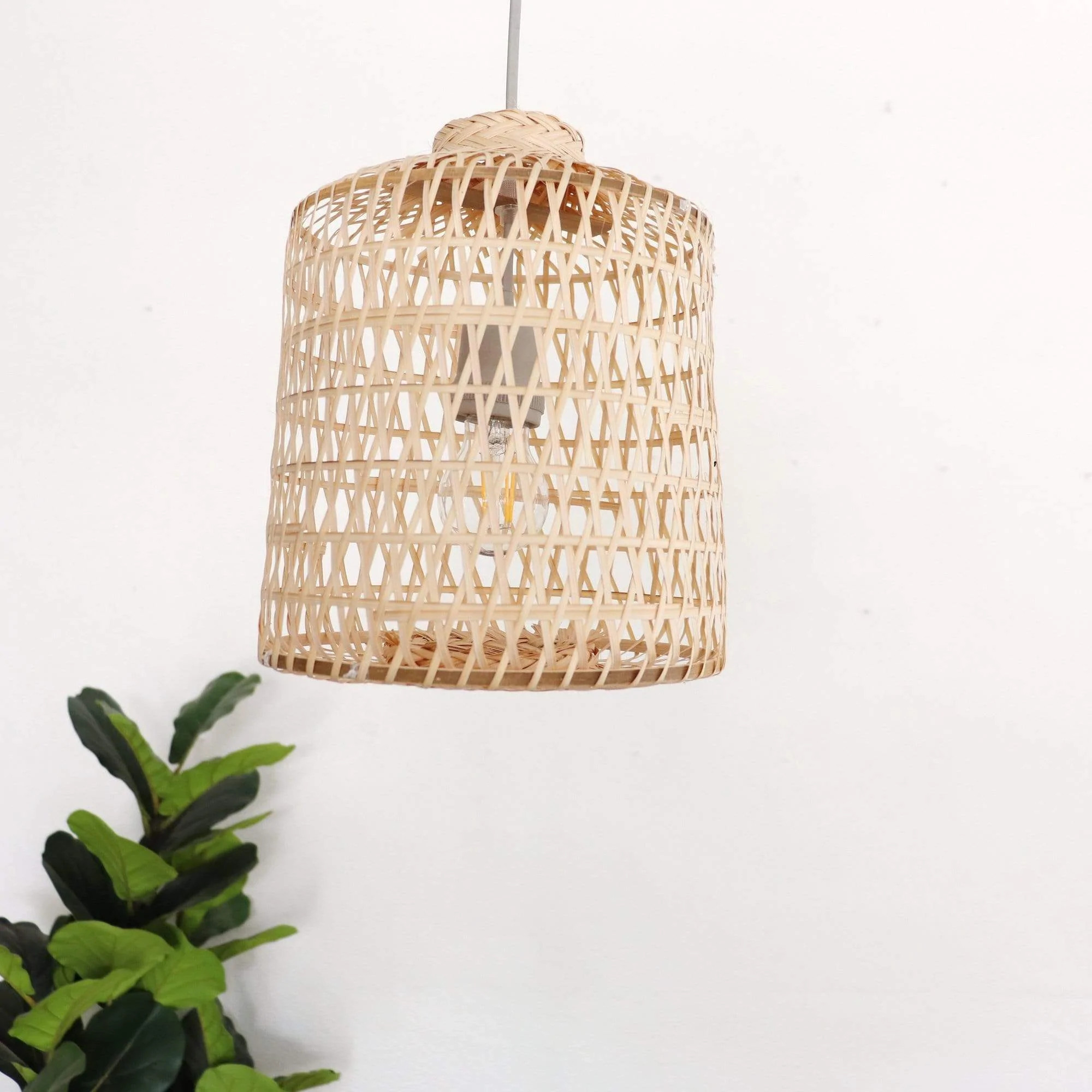 Manufacturer Vietnamese handmade bamboo ceiling lamps rattan pendant lamp light new designs to export