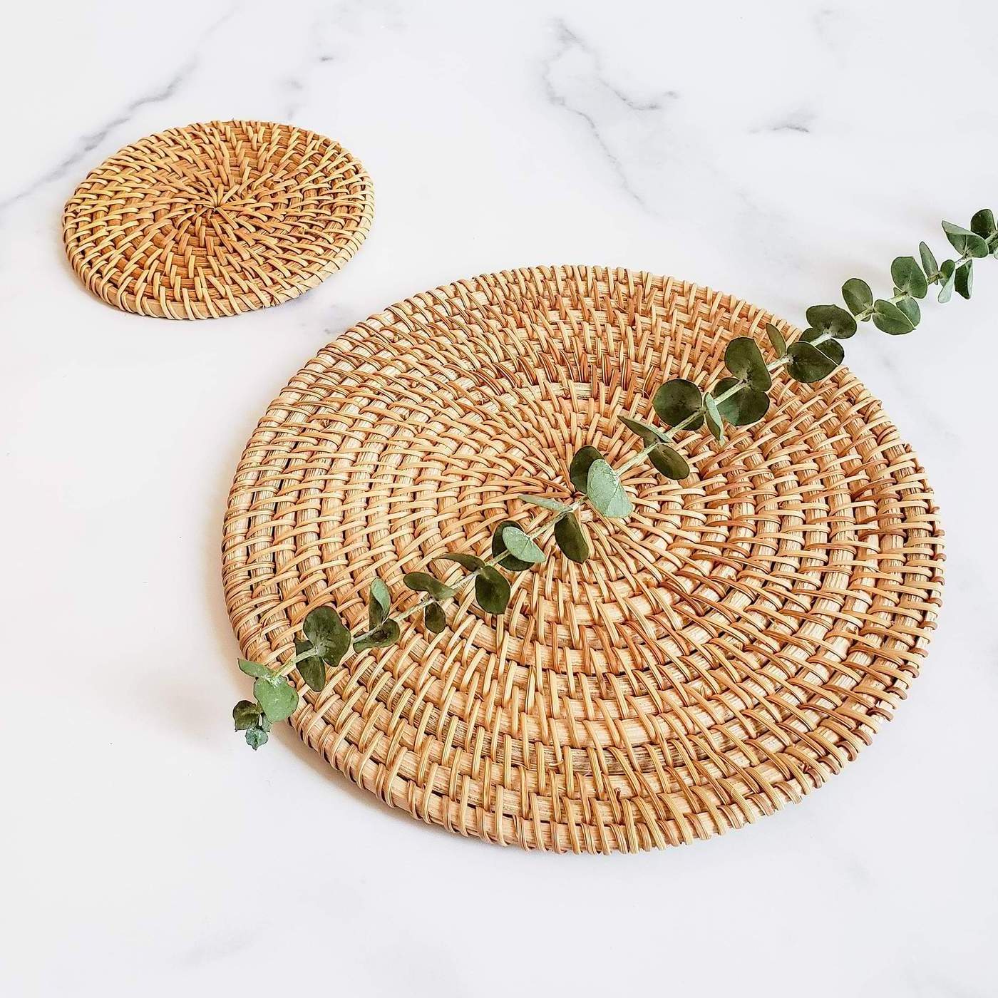 Eco friendly natural handmade woven rattan charger platesmat square round customized shaped plate chargers