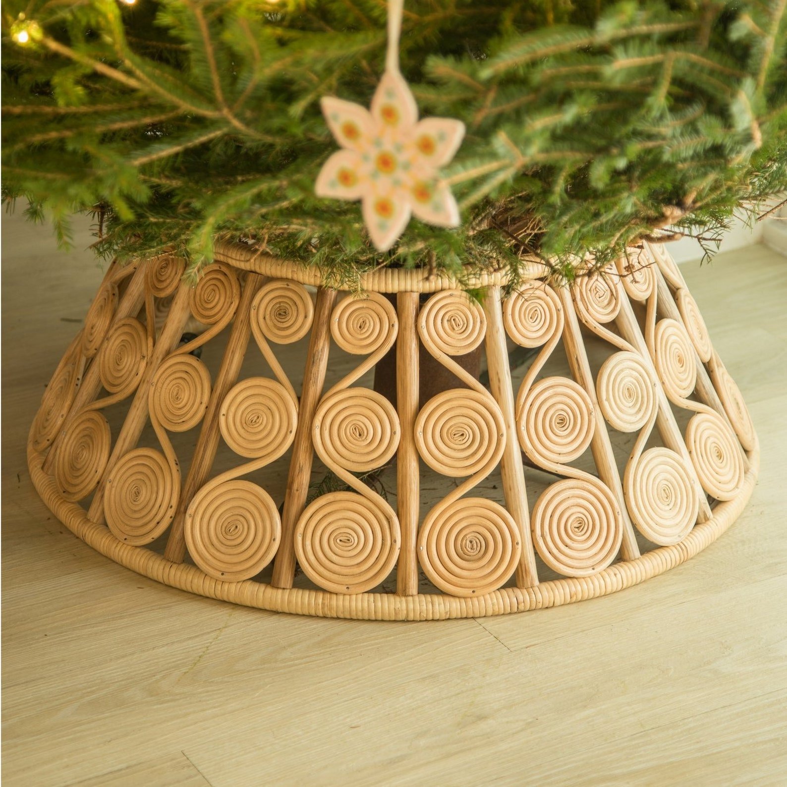 Natural rattan Christmas tree collar skirt baskets woven handmade basket cover for trees decoration