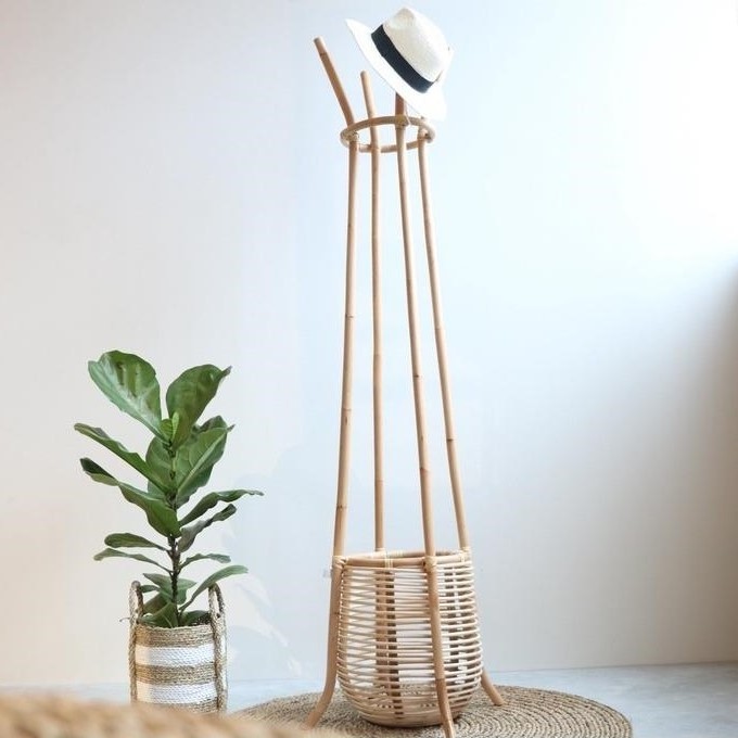 Sustainable house and office accessories rattan floor standing coat rack premium quality good price hanger racks for coats