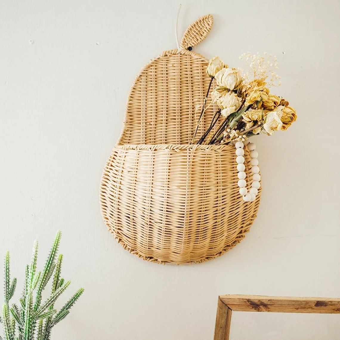 Wall-mounted rattan basket wall hanger art new design laundry apple shaped baskets for toys organizer