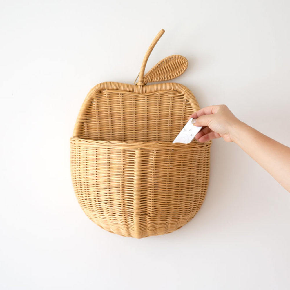 Wall-mounted rattan basket wall hanger art new design laundry apple shaped baskets for toys organizer