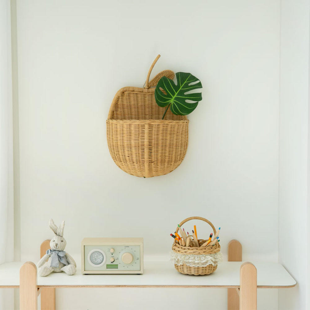 Wall-mounted rattan basket wall hanger art new design laundry apple shaped baskets for toys organizer