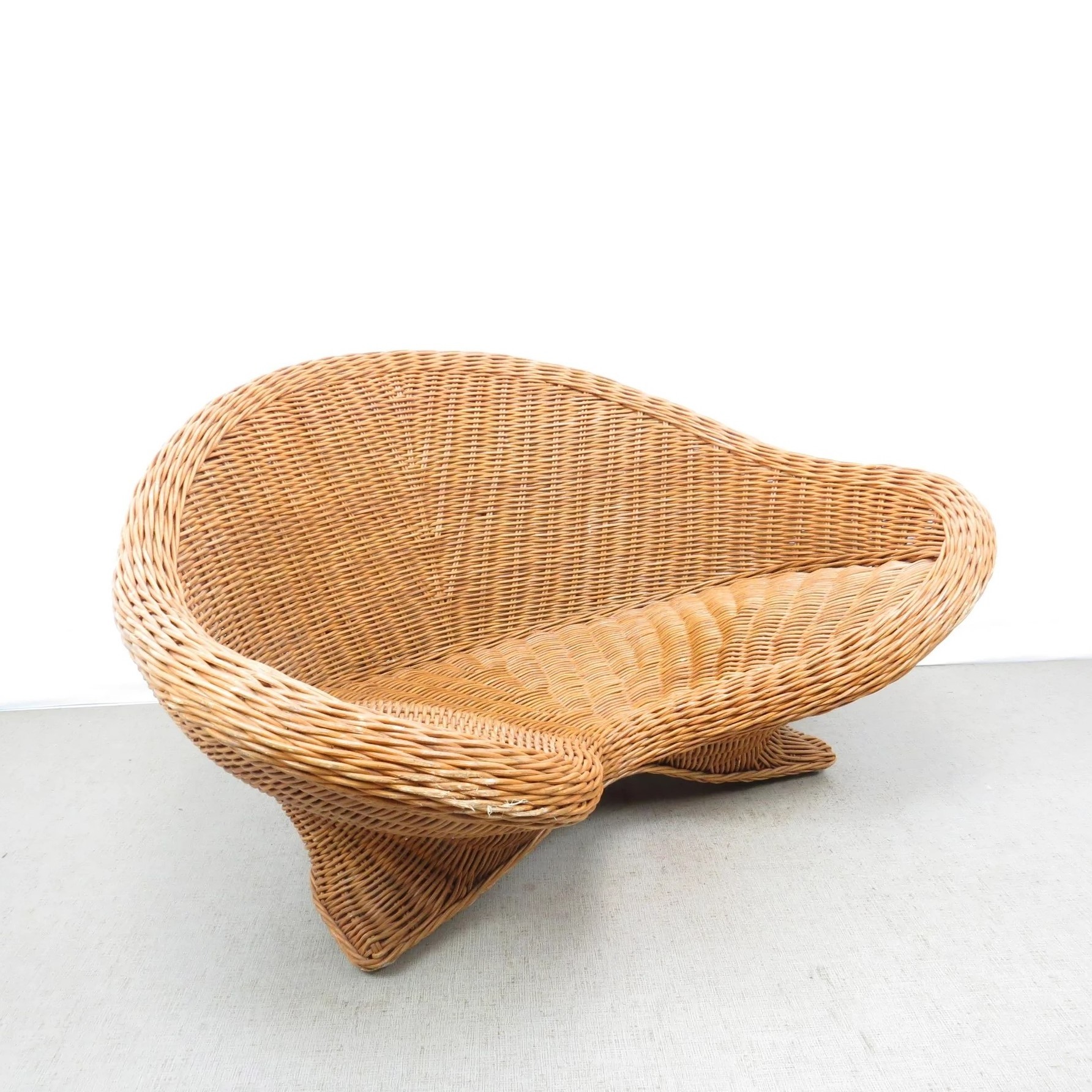 Handcrafted rattan reading pod chair meditation floor chairs with back support from Vietnam factory direct sale