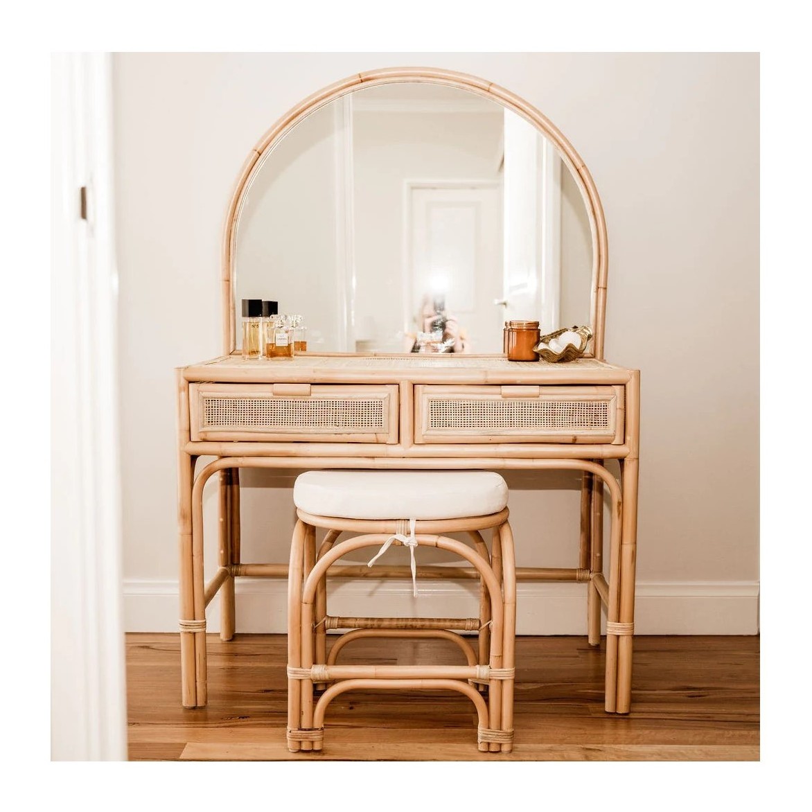 Handmade rattan dressing tables with mirror and drawers makeup dresser vanity table set wholesale