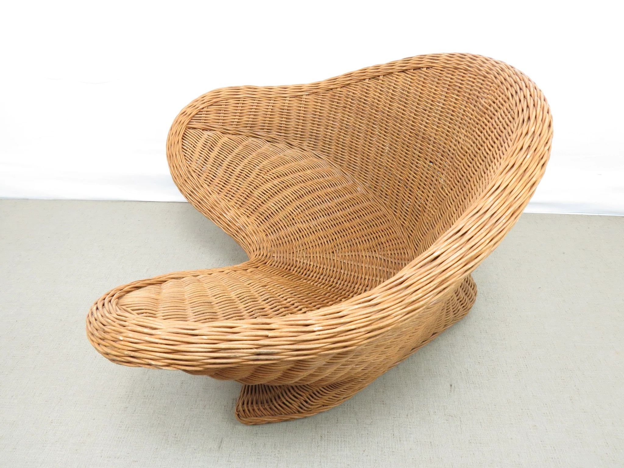 Handcrafted rattan reading pod chair meditation floor chairs with back support from Vietnam factory direct sale