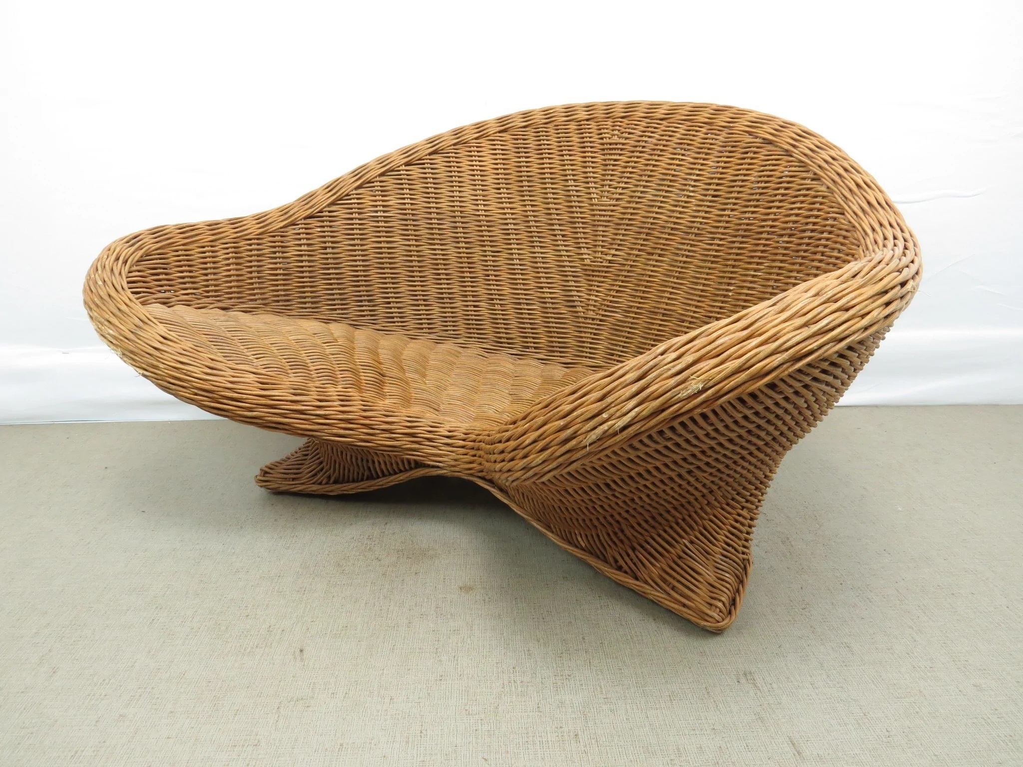 Handcrafted rattan reading pod chair meditation floor chairs with back support from Vietnam factory direct sale