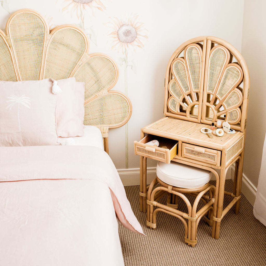 Adorable rattan vanity table with drawers makeup dressing tables set with mirror for bedroom OEM accepted