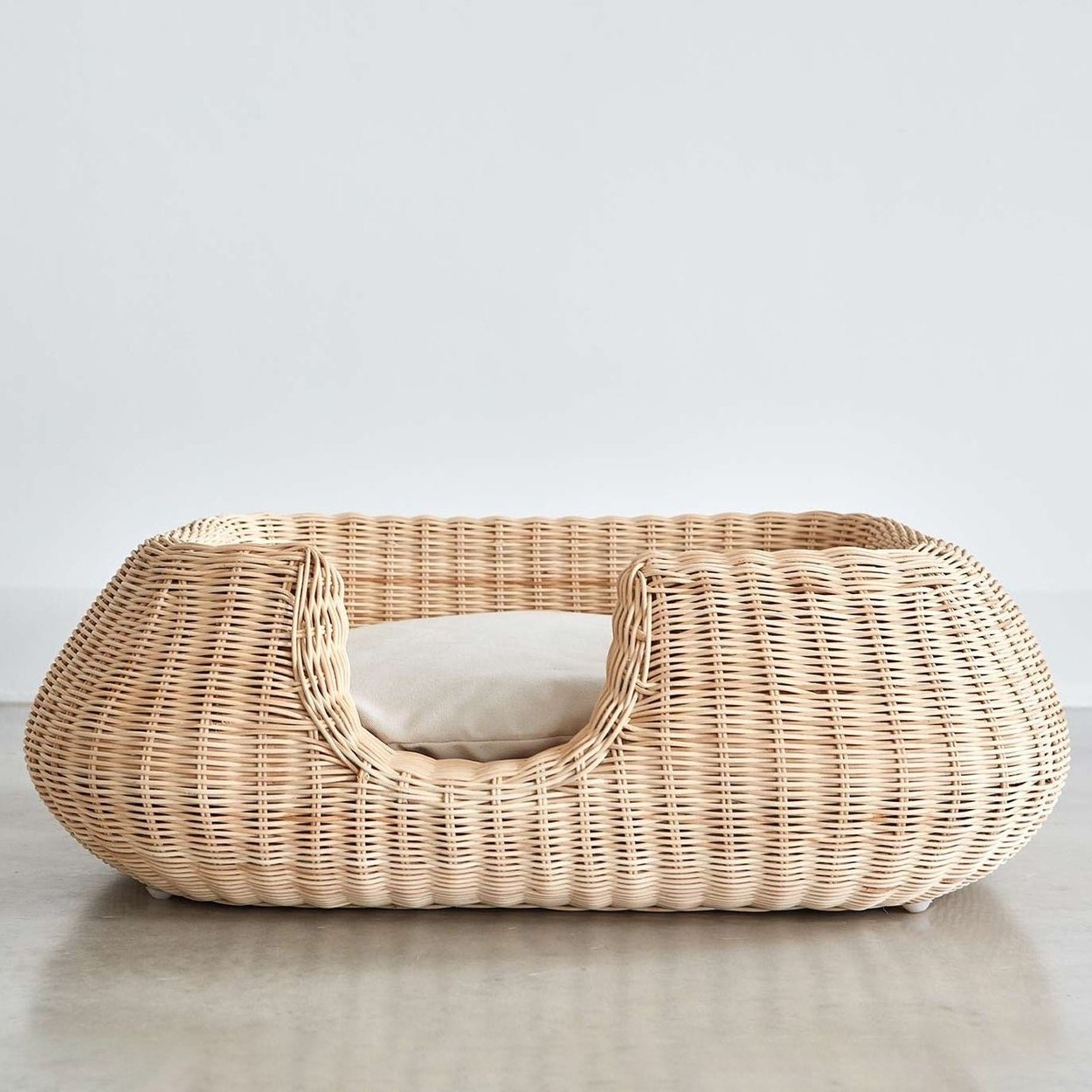 Hot selling unique pet products small pets wicker bed sleeping tent for dogs and cats handmade rattan dog cat baskets