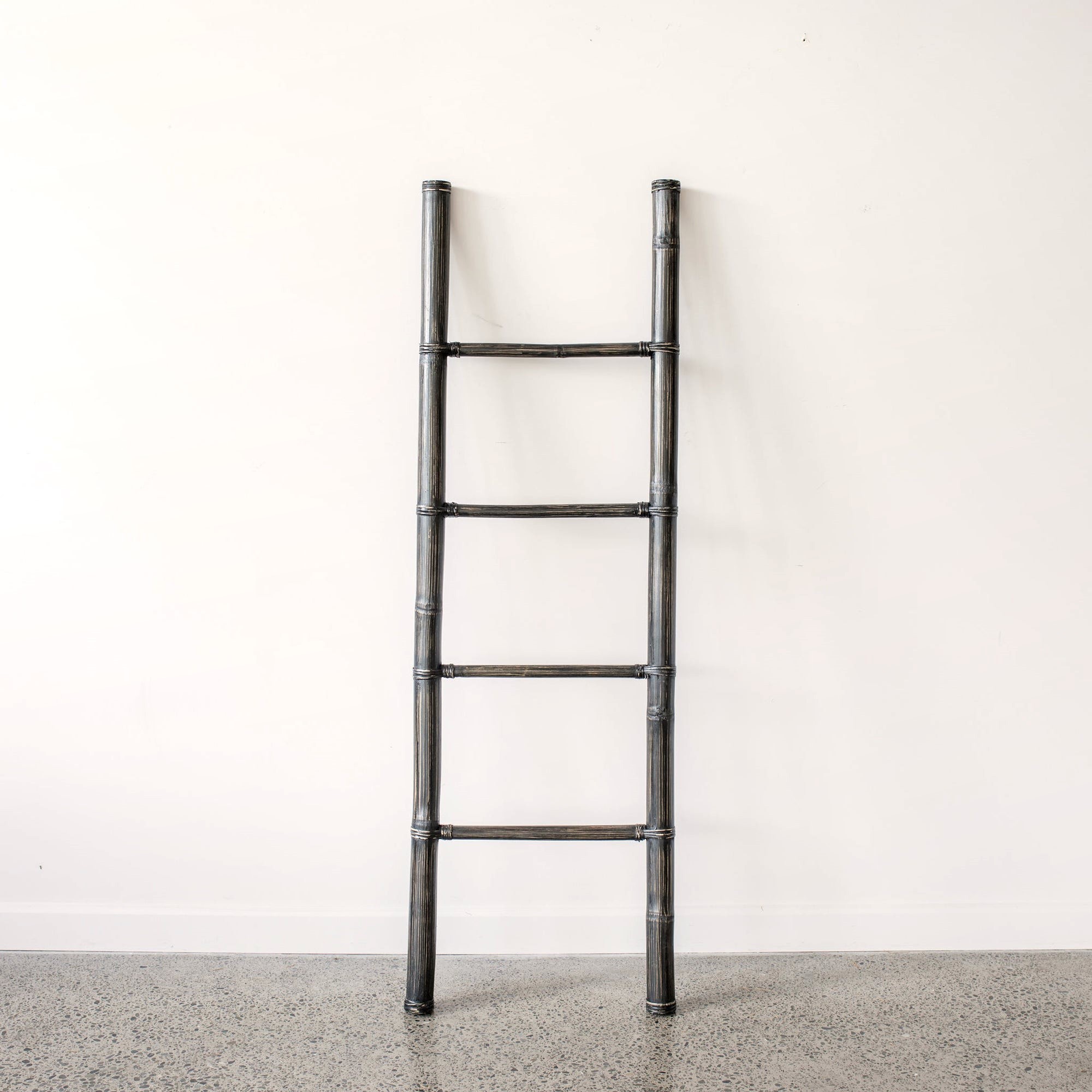 Construction strong sturdy straight black ladder and scaffolding parts bamboo ladders for hanging towels home use