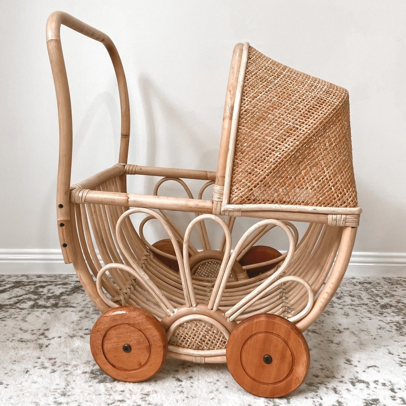 Toddlers imaginative pretend play doll strollers rattan pram stroller for dolls with wheels