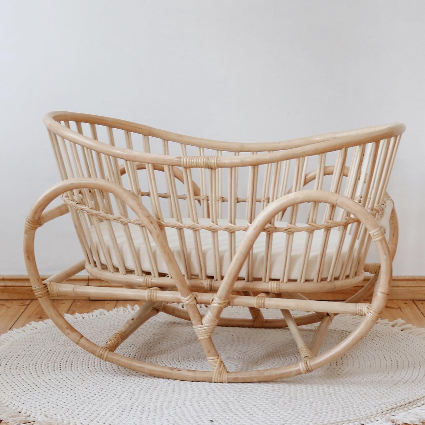 Wholesale rattan sleeping cots for kids baby nursery furniture sets best selling newborn nursery products