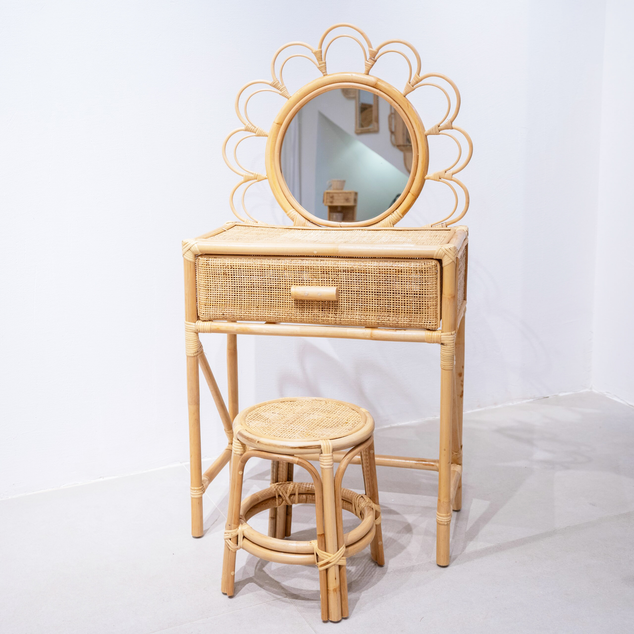 Rattan mirrored makeup vanities with cute flower design eco friendly furniture vanity table and chair set for children