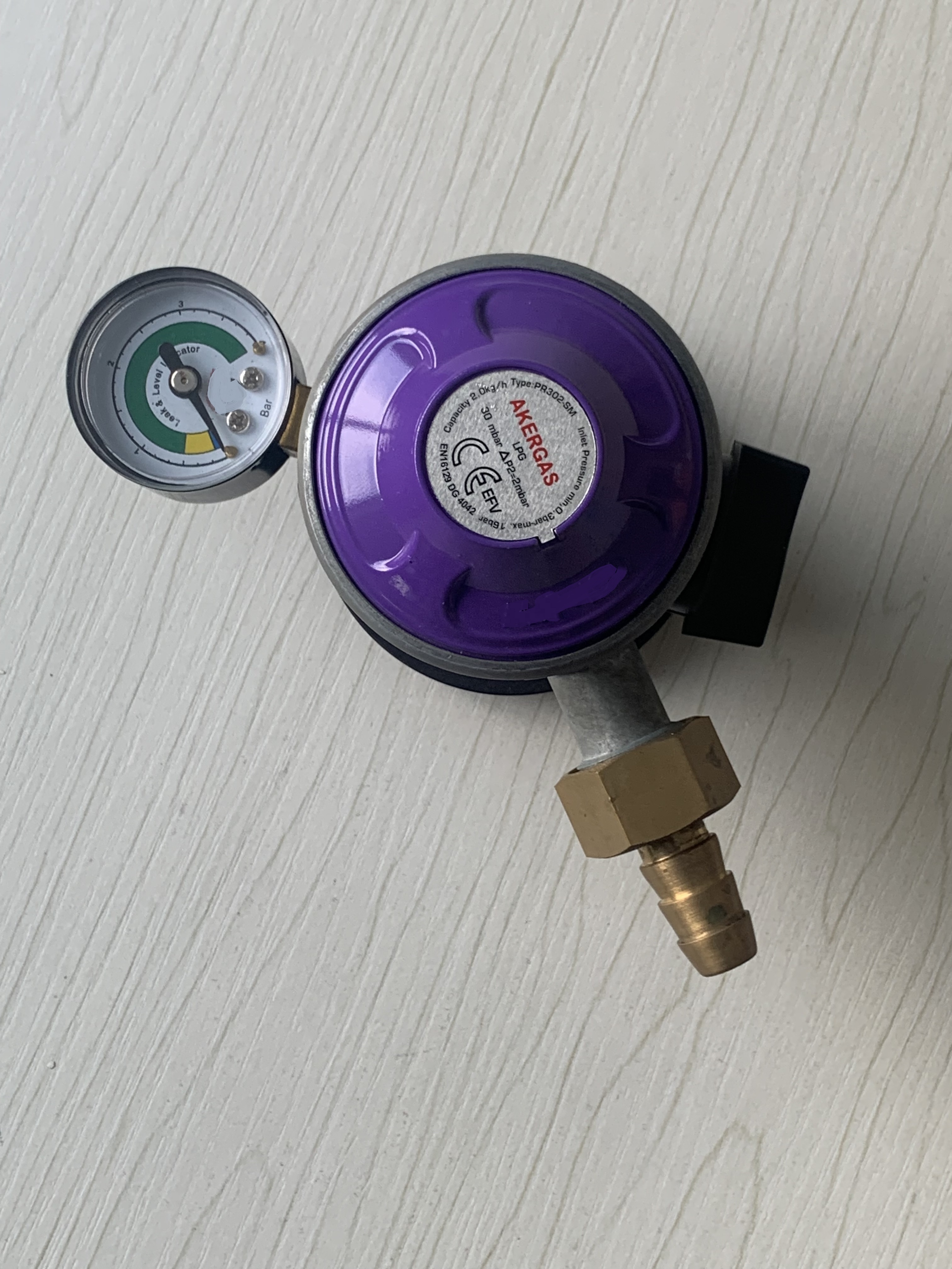 High quality  lpg gas regulator with safety device and gauge