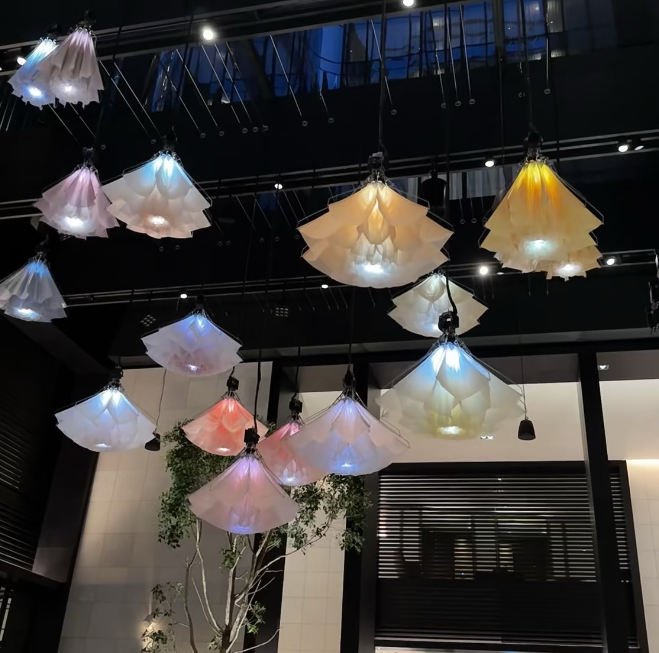 Lotus Flower Lamp Dynamic Pendant Ceiling Light Up Down Bloom Chandelier Mechanical Flowers Atmosphere Mood Lighting