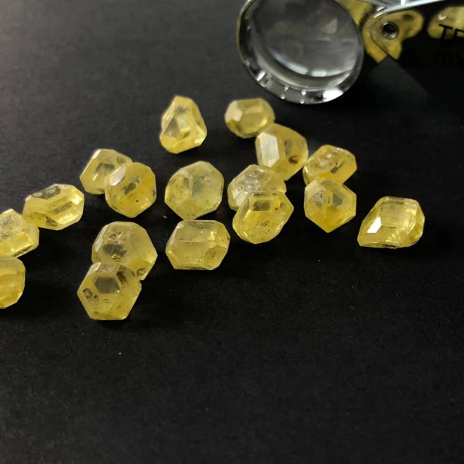 Manufacture HPHT/CVD Yellow fancy synthetic good quality rough diamond for sale 1.0-1.5ct