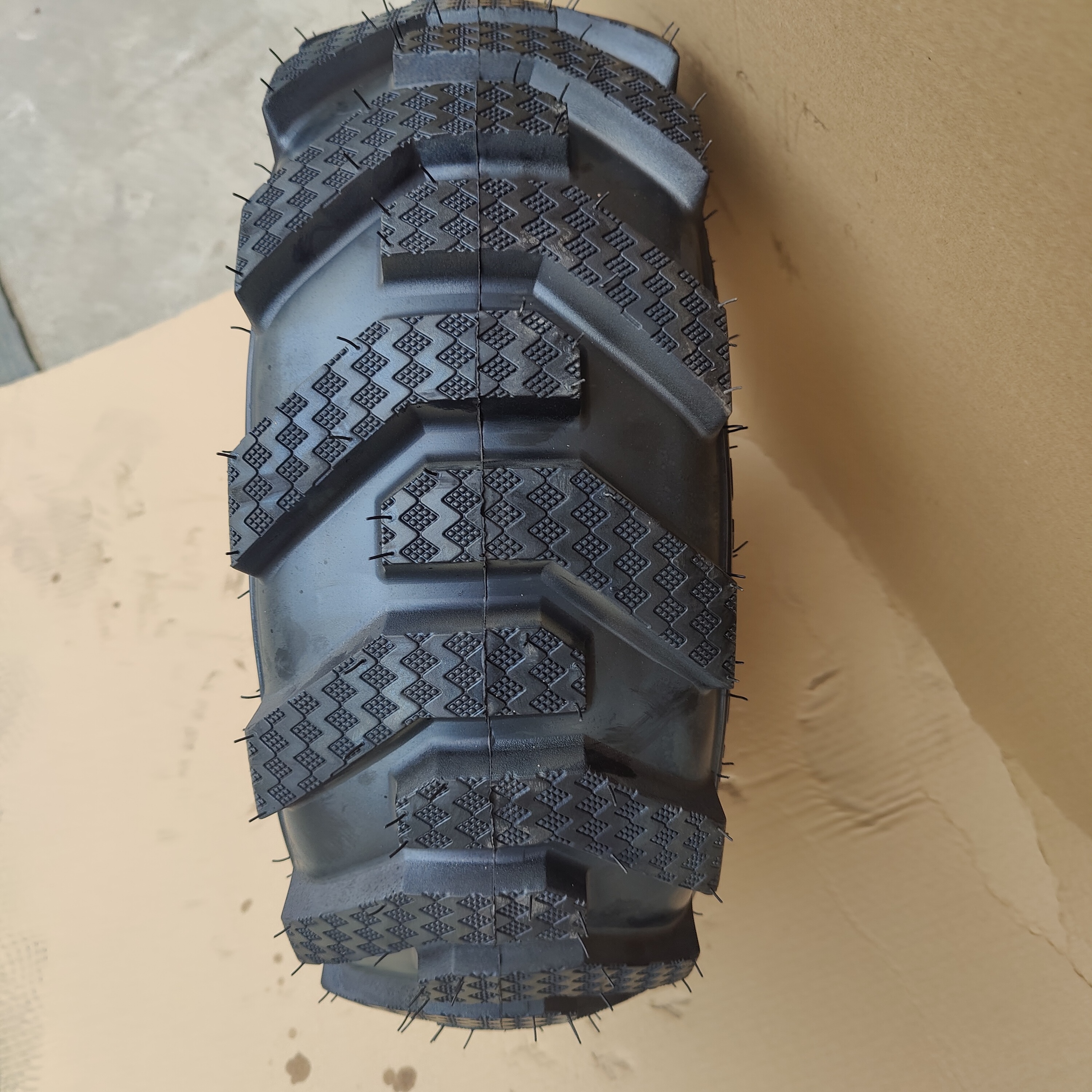 High Performance Wheels ATV And UTV Tires 23x8.5-12 25x8-12 22x10-12 Tyre And Rim Assembly Solid Skid Steer Tires 8PR